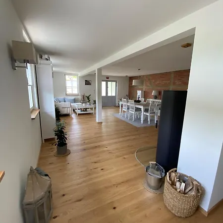 Altes Pfarrhaus Leubach 아파트 *