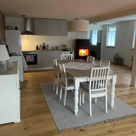 아파트 Altes Pfarrhaus Leubach 플라던겐